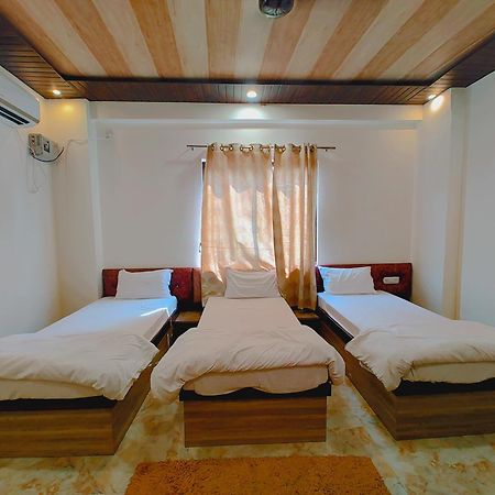 Elegance Hotel And Banquet Ayodhya Exterior photo