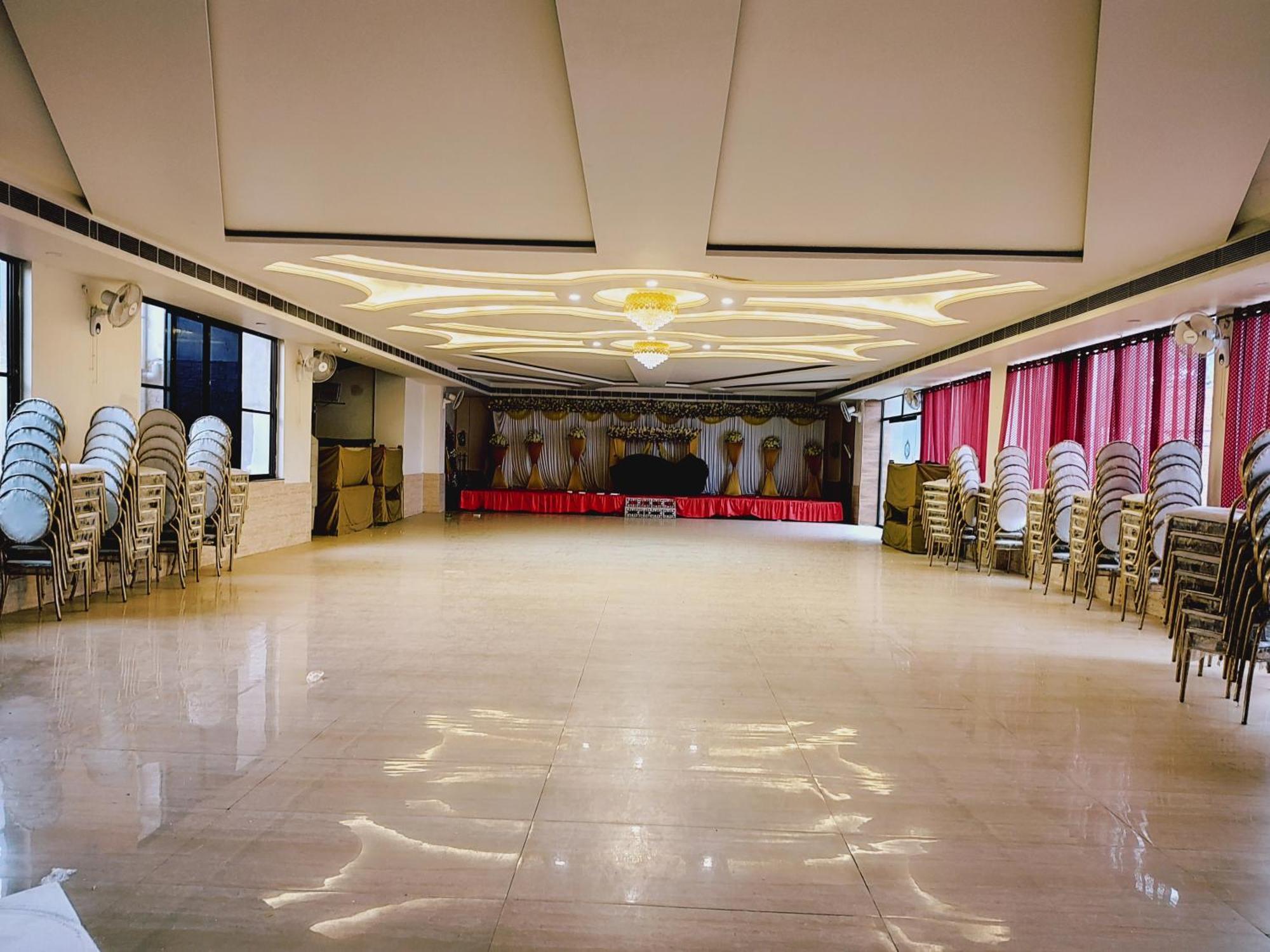 Elegance Hotel And Banquet Ayodhya Exterior photo