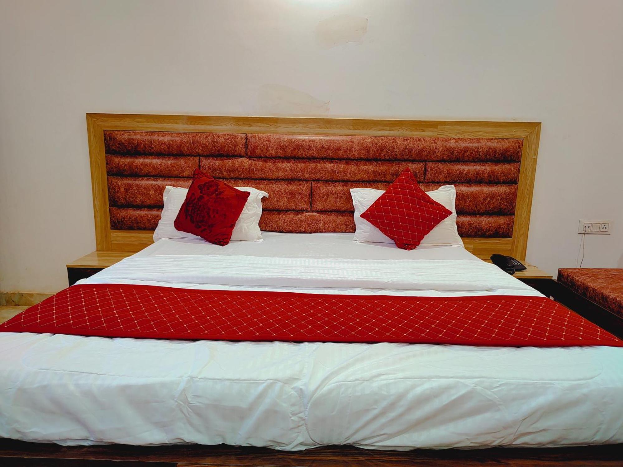 Elegance Hotel And Banquet Ayodhya Exterior photo
