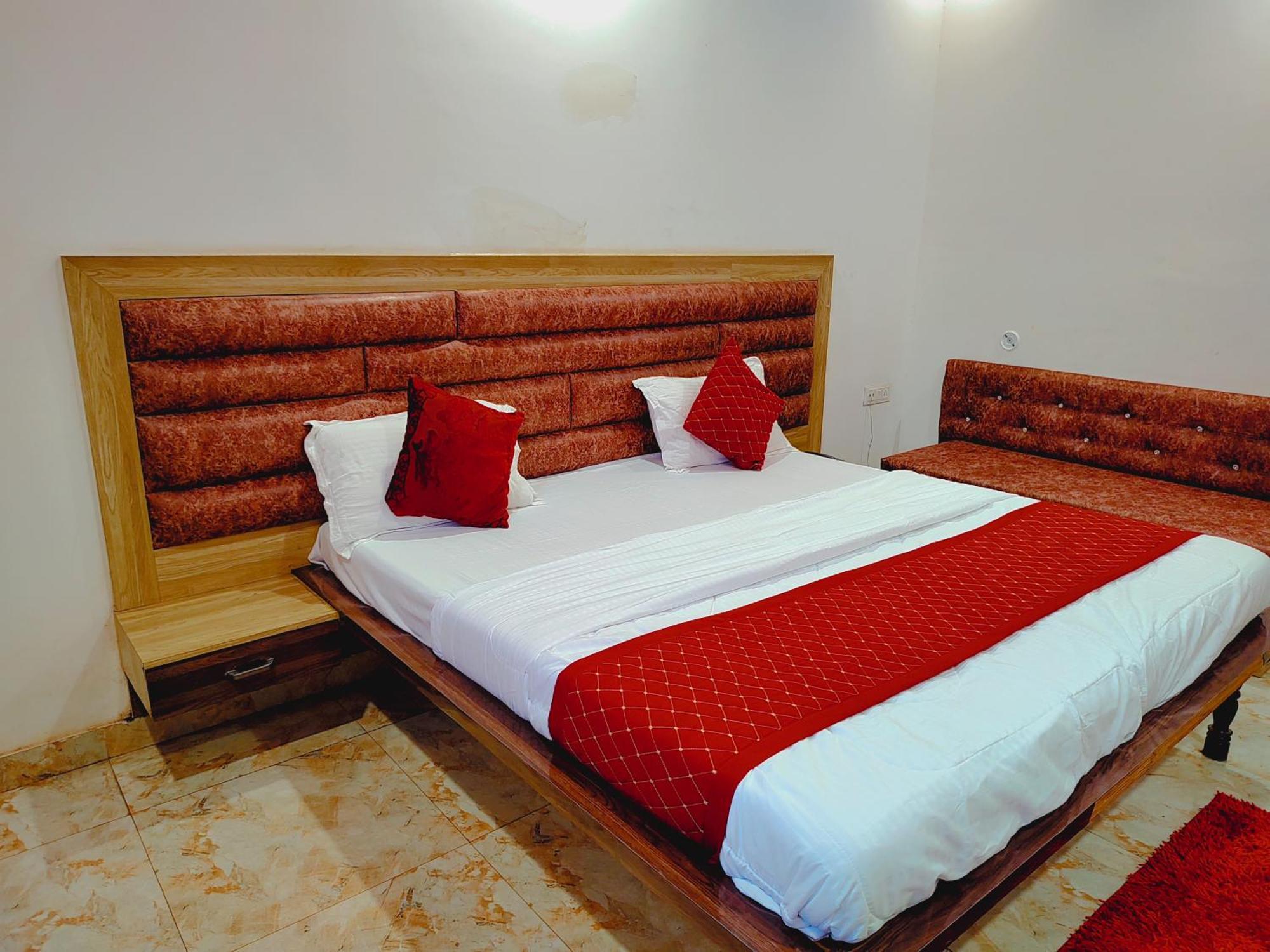 Elegance Hotel And Banquet Ayodhya Exterior photo