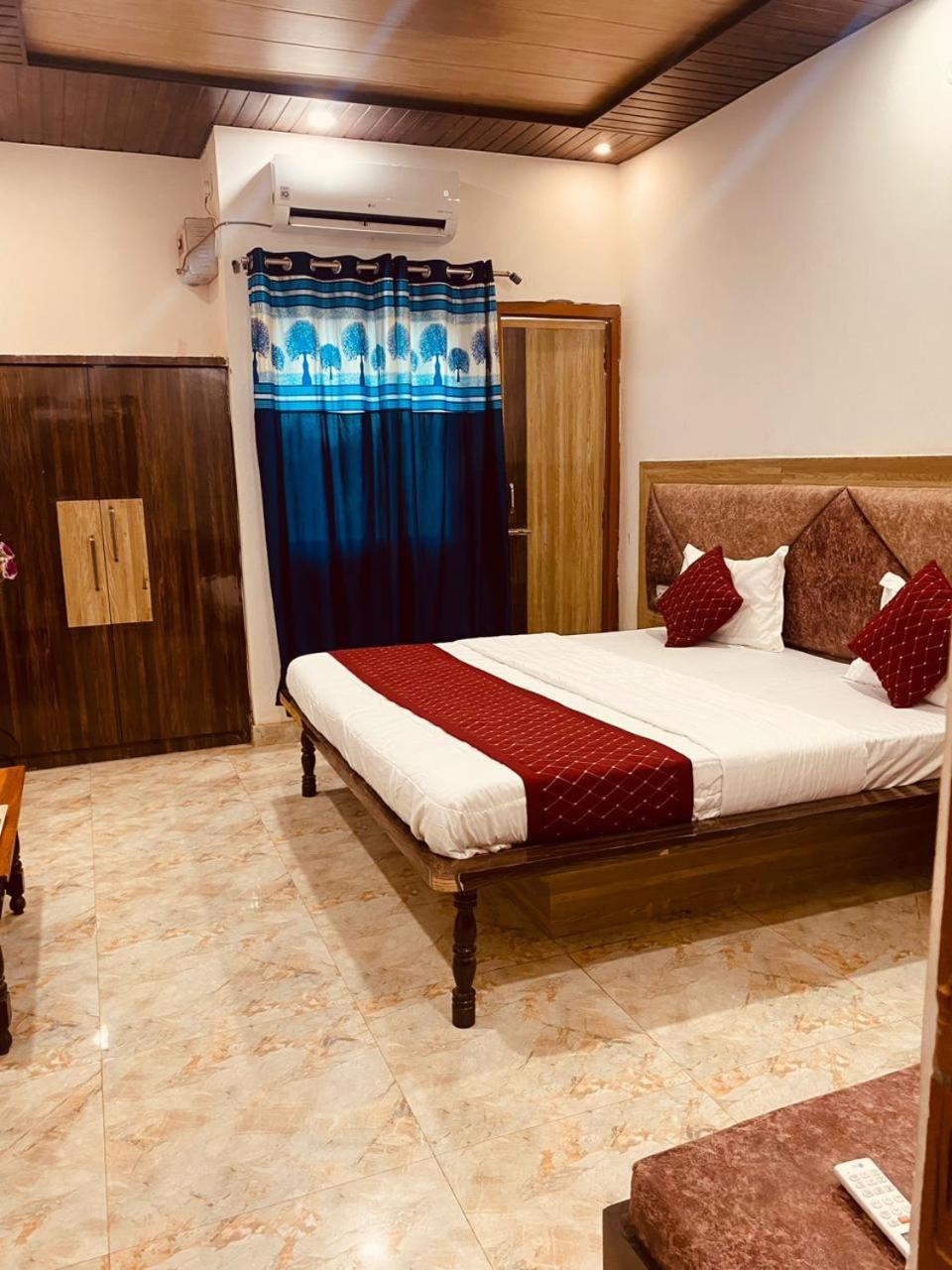 Elegance Hotel And Banquet Ayodhya Exterior photo