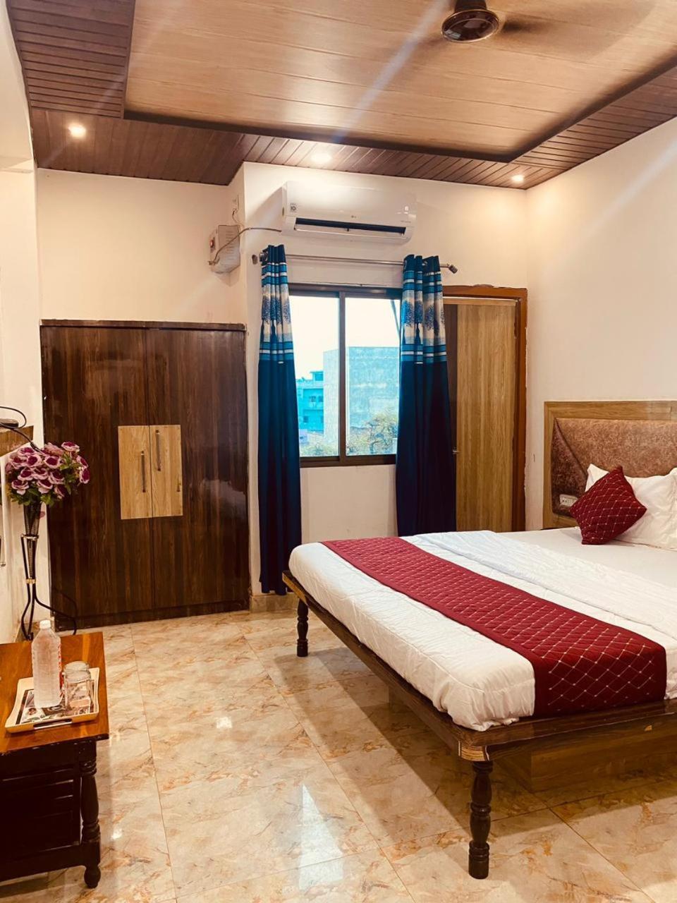 Elegance Hotel And Banquet Ayodhya Exterior photo